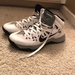Nike HyperQuickness Basketball Shoes